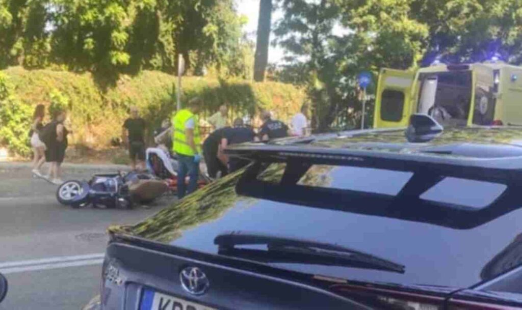 τροχαίο ατύχημα, road accident, σύγκρουση δικύκλων, motorcycle collision, τραυματίες, injured riders, ΕΚΑΒ, ambulance Greece, νοσοκομείο, hospital, Τροχαία, traffic police, ασθενοφόρο, ambulance, σημερινό τροχαίο, today’s accident, δίκυκλα, motorbikes, σύγκρουση, crash, τραυματισμός οδηγών, driver injuries