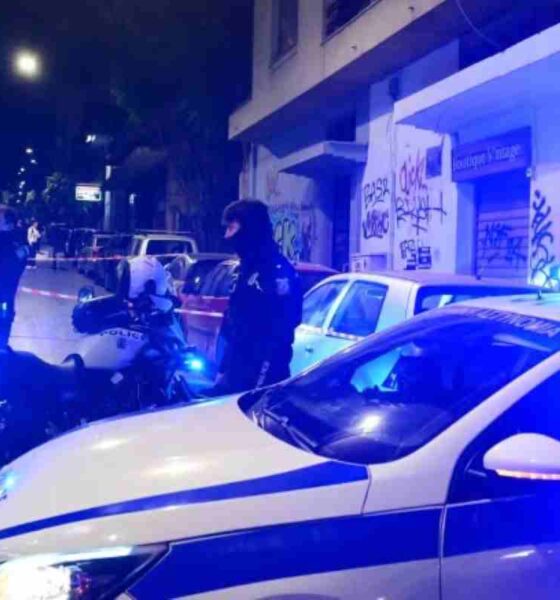 Ζαρουχλέικα,Zarouchleika,επεισόδιο,incident,κατάστημα καφέ,café shop,άνδρας σε αμόκ,man in frenzy,αλκοόλ,alcohol,αστυνομία,police,συλλήψη,arrest,βανδαλισμός,vandalism,σπασμένα τζάμια,broken glass,τραπέζια καρέκλες,tables chairs,πανικός,panic,ζημιές,damage,νυχτερινό περιστατικό,night incident,τοπικά νέα,
