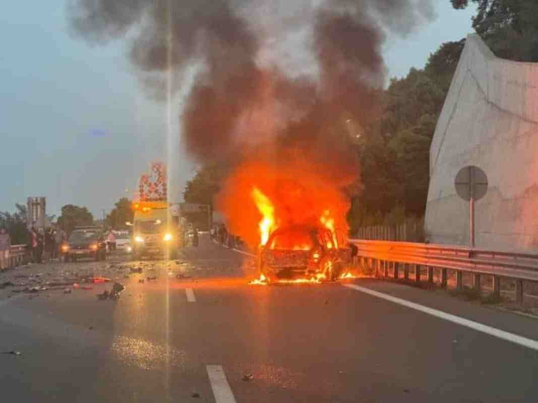 τροχαίο δυστύχημα, fatal car accident, Ολυμπία Οδός, Olympia Odos, Παναγοπούλα τούνελ, Panagopoula tunnel, Ford Raptor, Toyota Yaris, Αίγιο, Aigio, γυναίκα οδηγός, female driver, φωτιά σε αυτοκίνητο, car fire, σύγκρουση οχημάτων, vehicle collision, Τροχαία Εθνικών Οδών, National Highway Traffic Police, σοβαρός τραυματισμός, serious injury, απώλεια ζωής, loss of life, εθνική οδός, national highway, θανατηφόρο ατύχημα, deadly crash, Ελλάδα τροχαία,