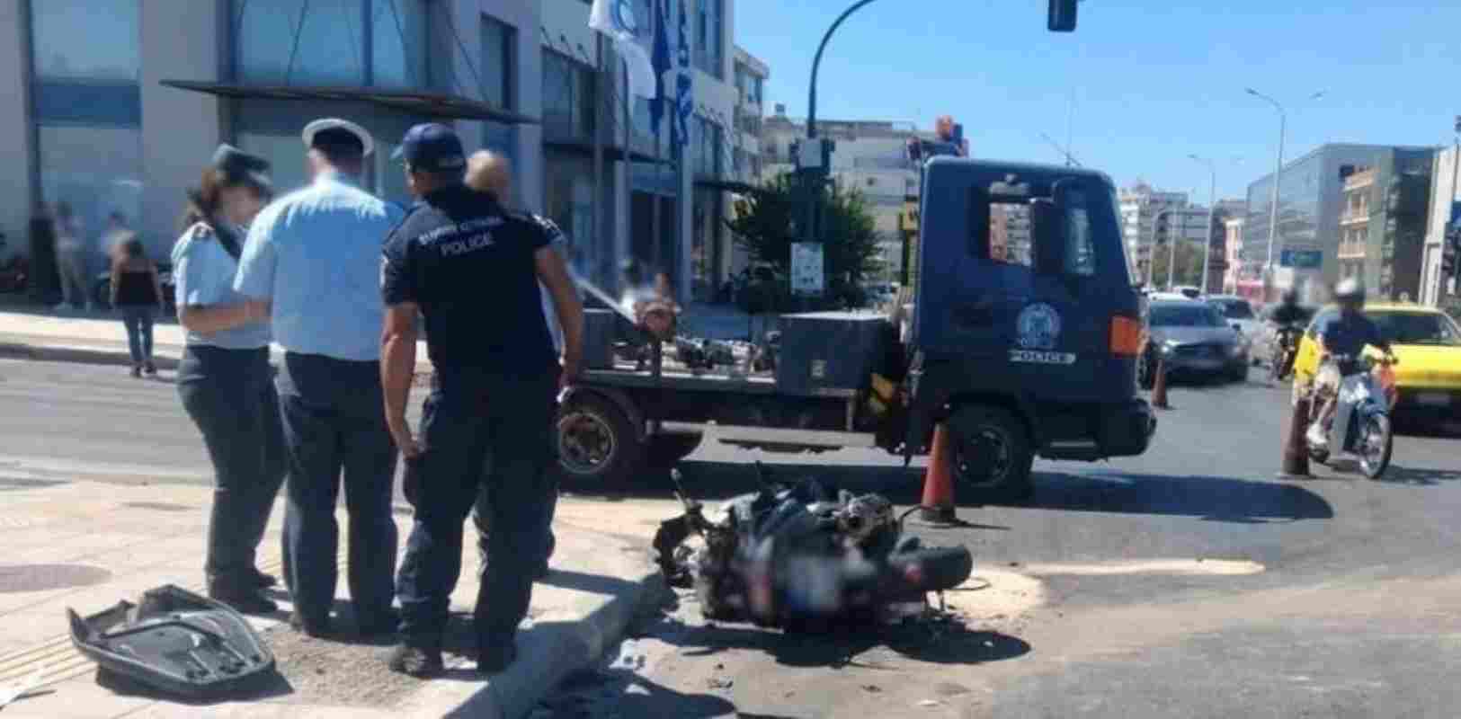 τροχαίο, accident τροχαίο ατύχημα, car accident οδηγός, driver τραυματίας, injured person ασθενοφόρο, ambulance ΕΚΑΒ, Greek ambulance service μάρτυρες, witnesses κατάθεση, testimony σοκ οδηγού, driver in shock δεν εγκατέλειψε, did not abandon πανικός, panic παιδιά μέσα στο αυτοκίνητο, children in the car νοσοκομείο Ρίο, Rio hospital κατεύθυνση λάθος, wrong direction βοήθεια στον τραυματία, help to the injured δρόμος, road ατύχημα με παιδιά, accident with children ρεπορτάζ τροχαίου, traffic accident report