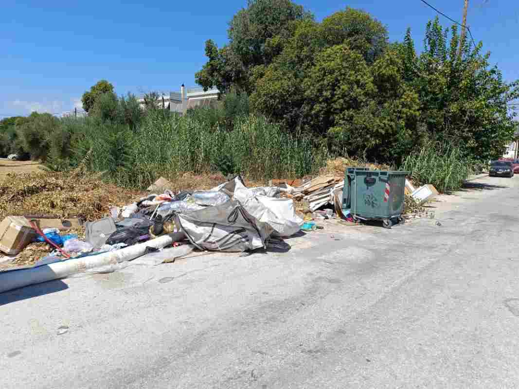 σκουπίδια Πάτρα, garbage Patras, χωματερές Πάτρα, landfills Patras, μίνι χωματερές, illegal dumps, Κουκούλι Πάτρα, Koukouli Patras, κάτοικοι διαμαρτύρονται Πάτρα, residents protest Patras, πρόβλημα απορριμμάτων, waste management problem, δυσοσμία Πάτρα, bad smell Patras, δημόσια υγεία σκουπίδια, public health garbage, σκουπίδια γειτονιές Πάτρα, trash neighborhoods Patras, καθαριότητα Πάτρα, cleanliness Patras, Δήμος Πάτρας σκουπίδια, Patras Municipality garbage, καταγγελίες κατοίκων, residents complaints, κοινωνικά δίκτυα σκουπίδια, social media garbage