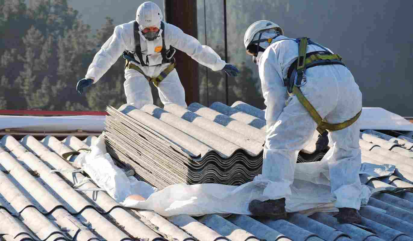 Αμίαντος, Asbestos, αμιαντοσκεπή, asbestos roof, καρκινογόνος αμίαντος, carcinogenic asbestos, εργατικές κατοικίες Πάτρα, workers housing Patras, Άγιος Νεκτάριος Πάτρα, Agios Nektarios Patras, υγειονομική βόμβα, health hazard, δημόσια υγεία, public health, απομάκρυνση αμιάντου, asbestos removal, κόστος απομάκρυνσης, removal cost, εγκατάλειψη κατοίκων, residents abandoned, Νόμος 4819/2021, Law 4819/2021, πολιτική παρέμβαση, political intervention, Γιώργος Παπανδρέου, George Papandreou, περιβαλλοντικός κίνδυνος, environmental risk, κοινωνική αδικία, social injustice, προσωρινή στέγαση, temporary housing, ΠΑΣΟΚ, PASOK, Πάτρα πρόβλημα αμιάντου,