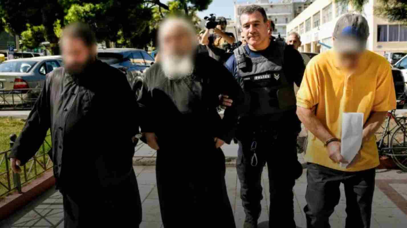 Καλάβρυτα, Καλάβρυτα news, Μέγα Σπήλαιο, Μονή Μεγάλου Σπηλαίου, αρχαιοκαπηλία, ιστορικό Ευαγγέλιο, Επανάσταση 1821, οπλαρχηγοί 1821, παράνομη πώληση κειμηλίων, αρχαίες εικόνες, αρχαία νομίσματα, ηγούμενος, εκκλησιαστικά κειμήλια, Greece, Kalavryta, Mega Spileo Monastery, antiquities trafficking, historic Gospel, Greek War of Independence, 1821 revolution, Greek revolution heroes, illegal sale of relics, ancient icons, ancient coins, monastery abbot, religious relics,