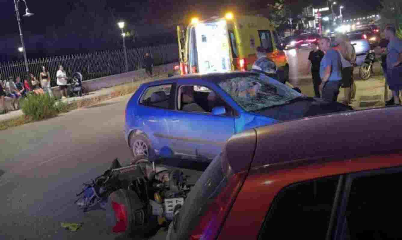 τροχαίο, τροχαίο ατύχημα, Πατρών Πύργου, Παραλία Πατρών, τραυματισμός δικυκλιστή, Ι.Χ. και δίκυκλο, ΕΚΑΒ, Τροχαία Πατρών, τροχαία ατυχήματα Ελλάδα, Πατρών – Πύργου accident, traffic accident, Patras-Pyrgos road, Patras seaside, motorbike accident, injured motorcyclist, Greek ambulance, Patras traffic police,