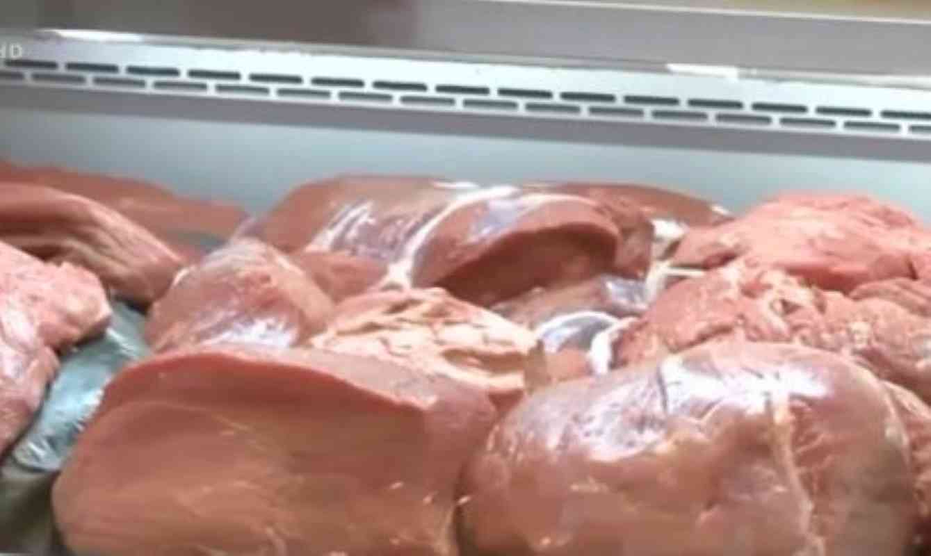 κρέας, meat, ακρίβεια, inflation, μοσχάρι, beef, τιμές κρέατος, meat prices, ακριβά προϊόντα, expensive products, αύξηση τιμών, price increase, ελληνική αγορά, Greek market, νοικοκυριά, households, καταναλωτές, consumers, καθημερινό τραπέζι, daily table, ακρίβεια τροφίμων, food inflation, κόκκινο κρέας, red meat, χοιρινό, pork, κοτόπουλο, chicken, τιμές στα ύψη, skyrocketing prices, οικονομική κρίση, economic crisis