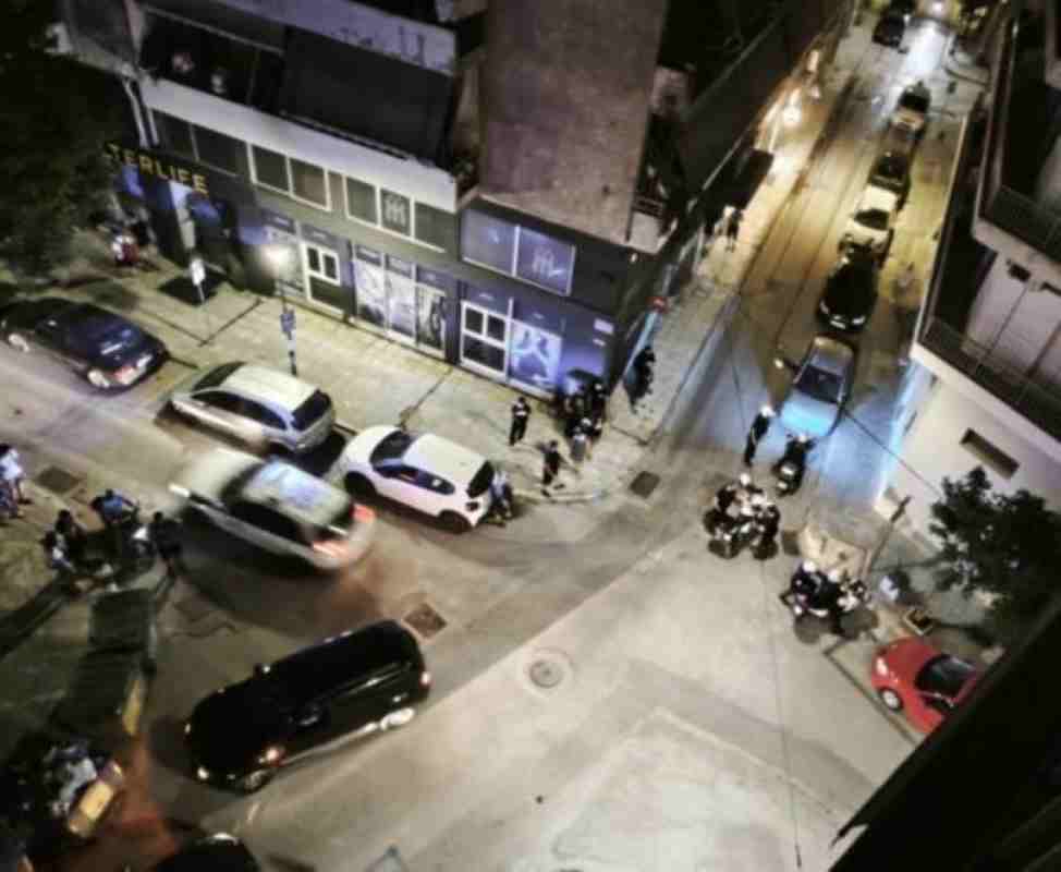 Πάτρα, Patras, Αγία Σοφία, Agia Sofia, επεισόδιο ζευγαριού, couple incident, καβγάς σε αυτοκίνητο, car argument, ομάδα ΔΙΑΣ, DIAS police unit, αστυνομική επέμβαση, police intervention, ενδοοικογενειακή βία, domestic violence, τμήμα ενδοοικογενειακής βίας, domestic violence department, BMW, πρωινό περιστατικό, morning incident, Αετοράχης οδός, Aetorachis street, αστυνομία Πάτρα,