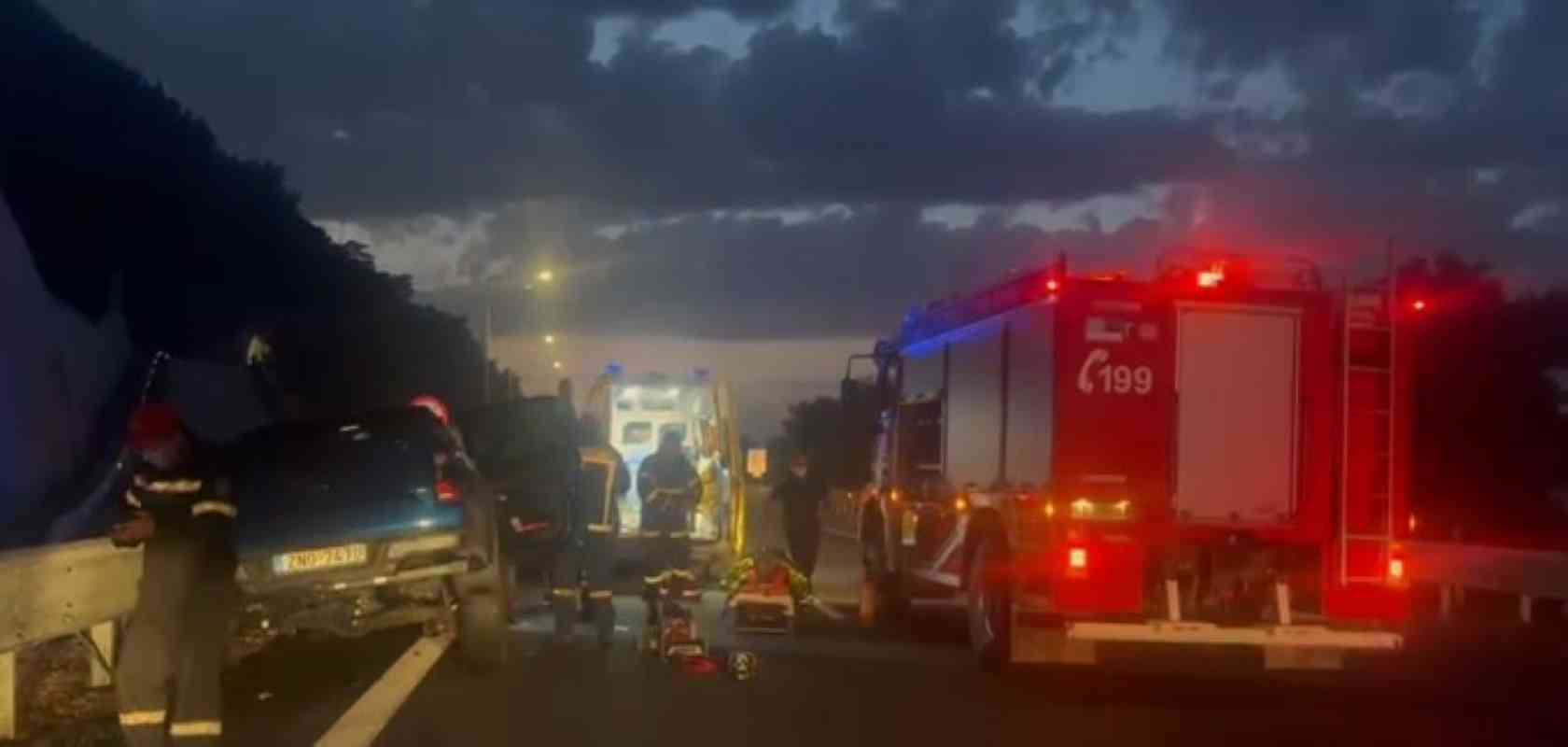 τροχαίο δυστύχημα – car accident, Εθνική Οδός Κορίνθου Πατρών – Corinth Patras Highway, Λαμπίρι Αχαΐας – Lambiri Achaia, μετωπική σύγκρουση – head-on collision, φλεγόμενο όχημα – vehicle on fire, πυροσβεστική επέμβαση – fire department response, τραυματίες – injured persons, κυκλοφορία αντίθετο ρεύμα – wrong-way driving, σοβαρό δυστύχημα – fatal crash,