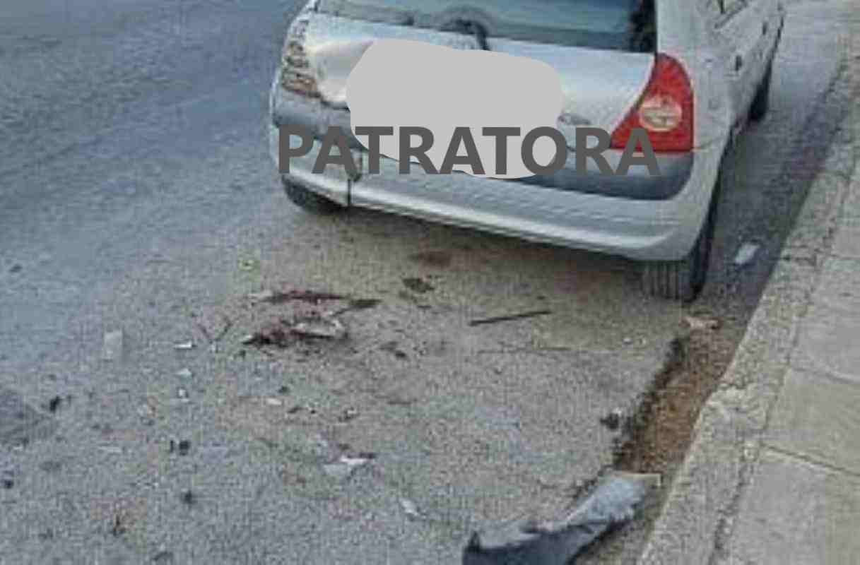 τροχαίο Πάτρα, Πατρινό ατύχημα, δίκυκλο ατύχημα, τραυματισμός νεαρού, ασθενοφόρο ΕΚΑΒ, Τροχαία Πατρών, οδός Γεωργίου Παπανδρέου, σύγκρουση οχήματος, τροχαίο ατύχημα Ελλάδα, νεαρός τραυματίας, Πατρα traffic accident, motorcycle accident Patras, young rider injured, ambulance EKAB, Patras Police, Georgiou Papandreou street, vehicle collision, road accident Greece, young motorcyclist injured