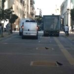 Πάτρα, Patras, πεζόδρομος Μαιζώνος, Maizonos pedestrian street, φορτηγά στον πεζόδρομο, trucks on pedestrian street, παράνομη στάθμευση, illegal parking, παράνομη φορτοεκφόρτωση, illegal unloading, Τροχαία Πάτρας, Patras Traffic Police, Δήμος Πατρέων, Municipality of Patras, αντιδήμαρχος Αναστασία Τογιοπούλου, deputy mayor Anastasia Togiopoulou, αστυνομική επέμβαση, police intervention, Άμεση Δράση, Immediate Action Police, Ρήγα Φεραίου, Riga Feraiou street, δημοτική αστυνόμευση, municipal policing, παραβάσεις οδηγών, traffic violations, κανονισμός φορτοεκφόρτωσης, loading regulation, κυκλοφοριακό χάος, traffic chaos, πεζόδρομος Πάτρας, pedestrian zone Patras, εμπορικό κέντρο Πάτρας, Patras city center, ασυδοσία οδηγών, driver misconduct, τροχαία κλήσεις, traffic fines, παρανομία Πάτρα, Patras law violation, ασφάλεια πεζών, pedestrian safety, τοπική κοινωνία Πάτρας, Patras local community, δημοτική τάξη, municipal order, Ερμού Αθήνα, Ermou Athens, σύγκριση πεζοδρόμων, pedestrian zone comparison, ειδήσεις Πάτρα, Patras news, τοπικά νέα, local news Patras