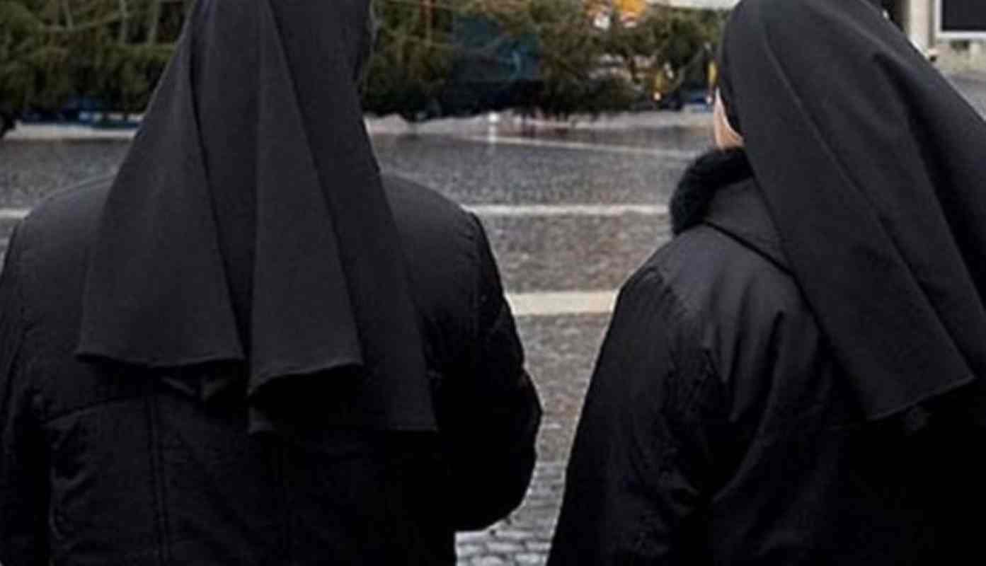 Μαϊμού καλόγριες, fake nuns, Πάτρα, Patras, κλοπές Πάτρα, thefts Patras, πεζόδρομος Μαιζώνος, Maizonos pedestrian street, απάτη καλόγριες, nun scam, ρομά καλόγριες, Roma nuns, εικόνες πώληση, selling icons, μέθοδος απασχόλησης, distraction technique, προσοχή Πάτρα, Patras warning, εγκληματικότητα Πάτρα,