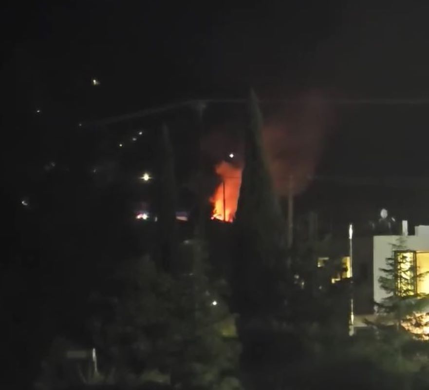 φωτιά, καταυλισμός ρομά, ριγανόκαμπος, εγλυκάδα, πάτρα, πυροσβεστική, αστυνομία, επίθεση, fire, roma camp, riganokampos, eglykada, patras, fire department, police, attack, gypsy camp, safety, security