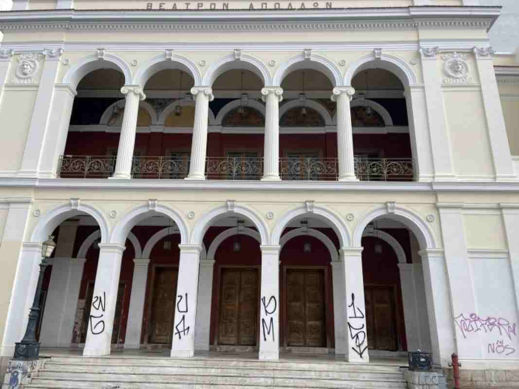 Βανδαλισμοί Πάτρα, Graffiti Πλατεία Γεωργίου, Δημοτικό Θέατρο Απόλλων, Σιντριβάνια Πάτρα βανδαλισμοί, Φύλαξη μνημείων Πάτρα, Γιώργος Ρώρος καταγγελία, ανάπλαση Πλατεία Γεωργίου, φθορές μνημεία Πάτρα, Patras vandalism, Georgiou Square graffiti, Patras Municipal Theater Apollo damage, Fountain vandalism Patras, Monument protection Greece, George Roros complaint, Patras monuments security,