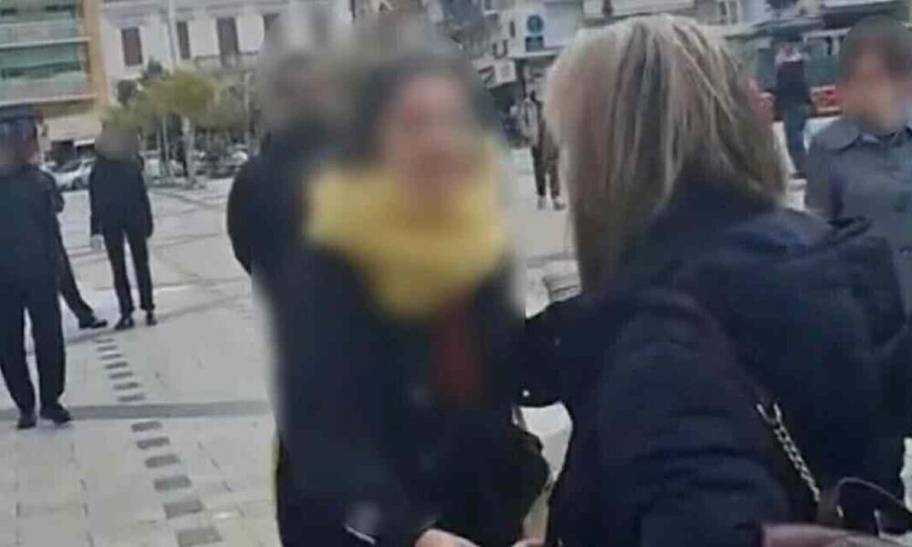 επεισόδιο Πάτρα, Patra incident, πλατεία Γεωργίου, Georgiou Square, Χριστίνα Αλεξοπούλου, Christina Alexopoulou, φραστική επίθεση, verbal attack, διαμαρτυρία υπέρ Παλαιστίνης, pro-Palestine protest, ένταση στην Πάτρα, tension in Patra, βουλευτής Νέας Δημοκρατίας, New Democracy MP, πολιτικό επεισόδιο, political incident, ανάρτηση στα κοινωνικά δίκτυα, social media post, δημόσιος διάλογος, public discourse, φασισμός δεν θα περάσει,