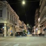 Παράνομη στάθμευση Πάτρα, Illegal parking Patras, Κατάληψη πεζοδρομίου, Sidewalk obstruction, Πεζόδρομοι Πάτρα, Pedestrian streets Patras, Δυσκολία μετακίνησης ΑμεΑ, Disabled access difficulty Patras, Αγίου Νικολάου στάθμευση, Agiou Nikolaou street parking, Αδιαφορία αρχών, Authorities indifference, Έλλειψη αστυνόμευσης, Lack of policing, Κυκλοφοριακό πρόβλημα Πάτρα, Patras traffic problem, Μη προσβάσιμοι δρόμοι, Inaccessible roads Greece, Μητέρες με καροτσάκια, Mothers with strollers, Hara Dimoula φωτογραφία, Hara Dimoula photo, Δημόσιος χώρος,