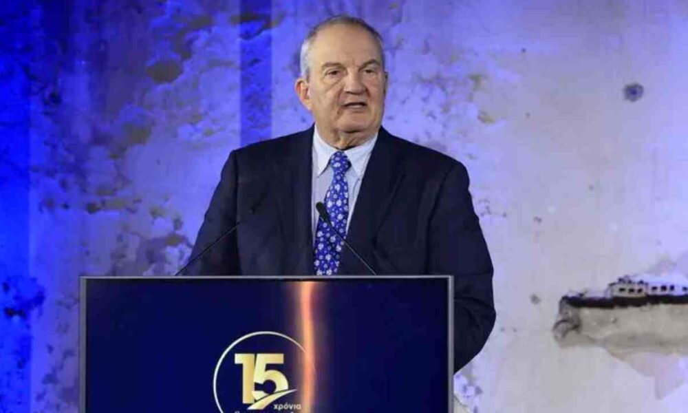 Κώστας Καραμανλής, κρίση εμπιστοσύνης, θεσμοί, απαξίωση Βουλής, σκάνδαλο ΟΠΕΚΕΠΕ, προσχηματικές εξεταστικές, αμφισβήτηση Δικαιοσύνης, υποκλοπές, συσσώρευση πλούτου, απίσχναση μεσαίας τάξης, θεμέλια Δημοκρατίας,