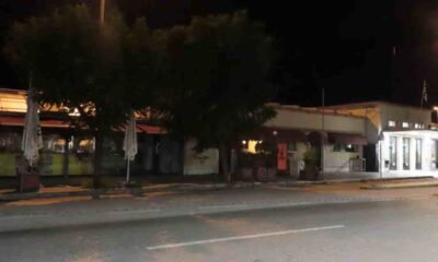 Κλείσιμο καφέ Σταθμός, Καφέ Σταθμός Πάτρα, Τριών Συμμάχων Πάτρα, Ιστορικό καφέ κλείσιμο, Εστίαση Πάτρα κλείσιμο, Παραλιακή ζώνη Πάτρα, Κλείσιμο Σταθμός 1999-2025, Coffee shop closure Patras, Stathmos Cafe Patras, Trión Symmáhón Square, Historic cafe closing Greece, Patras catering closure, Patras coastal zone, Stathmos Patras 26 years, Greek business closure, news Patras,