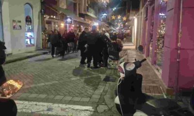 επεισόδιο Πάτρα, Patra incident, ξυλοδαρμός κέντρο Πάτρας, assault in Patras center, πεζόδρομος Ρήγα Φεραίου, Riga Feraiou pedestrian street, επεισόδιο Ρήγα Φεραίου, Riga Feraiou incident, αστυνομική επέμβαση Πάτρα, police intervention Patras, προσαγωγές Πάτρα, detainees Patras, ομάδα ΔΙΑΣ Πάτρα, DIAS motorcycle police Patras, βίαιο περιστατικό Πάτρα, violent incident Patras, γυναίκα και δύο άνδρες επεισόδιο, woman and two men altercation, περαστικοί αναστάτωση, bystanders alarmed, βραδινό επεισόδιο Πάτρα, night incident Patras, ειδήσεις Πάτρα,