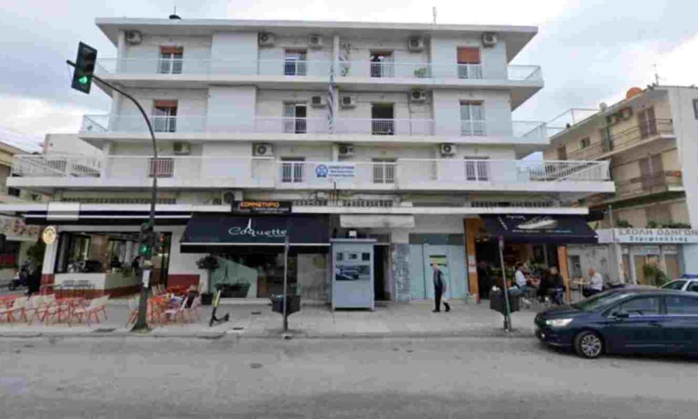 Επίθεση ασφαλιστή Πάτρα, Insurance agent attack Patras, πρώην παίκτης ριάλιτι επίθεση, former reality TV player assault, τραυματισμός κεφάλι Πάτρα, head injury Patras, επίθεση μεταλλικό εργαλείο, metal tool assault, εκκρεμότητα αποζημίωσης €200, compensation dispute €200, σκάσιμο λάστιχα αυτοκινήτου, car tire slashing, βία Πάτρα ριάλιτι, Patras violence reality star, ασφαλιστής νοσοκομείο, insurance agent hospitalized, πρώην παίκτης Αίγιο, former reality contestant Aigio, θολή όραση επίθεση,