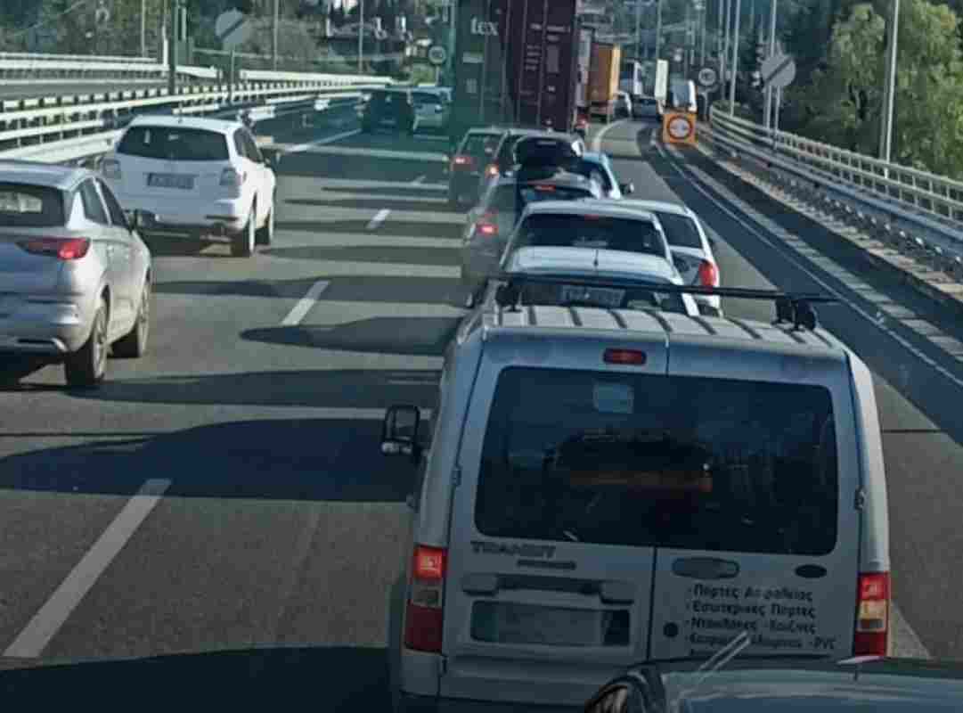 Αγροτικές κινητοποιήσεις, Farmers protests, Μπλόκα αγροτών, Farmers roadblocks, Κυκλοφοριακό Πάτρα, Patras traffic chaos, Γέφυρα Ρίου Αντιρρίου, Rio Antirrio Bridge, Αποκλεισμός δρόμων, Road closure, Κωνσταντίνος Τζαβέλλας, Konstantinos Tzavellas, Παρέμβαση Εισαγγελέα, Prosecutor intervention, ΟΛΠΑ, OLPA, Λιμάνι Πατρών, Port of Patras, Έκτακτο μέτρο, Emergency measure, Μητρόπολη Πατρών, Metropolis of Patras, Υπαίθρος, Countryside, Αγροτοκτηνοτρόφοι, Farmers livestock breeders, Διατάραξη συγκοινωνίας, Transport disruption, Νταλίκες, Trucks, Ελευθερίου Βενιζέλου, Eleftheriou Venizelou, Πατρών Πύργου,