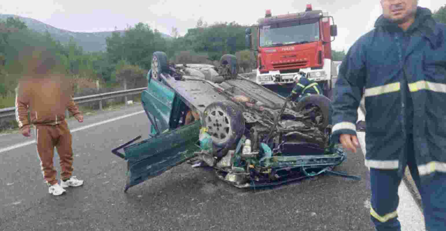 Σοβαρό τροχαίο, Serious car accident, Εθνική Οδός Κορίνθου Τρίπολης, Corinth-Tripoli National Road, Τροχαίο Κόρινθος, Car accident Corinth, Ατύχημα 94ο χλμ, Accident 94th km, Εκτροπή οχήματος, Vehicle overturn, Ανετράπη όχημα, Vehicle rolled over, Εγκλωβισμένοι, Trapped occupants, Πυροσβεστική Κορίνθου, Corinth Fire Department, Τραυματίας, Injured person, Παραμονή Χριστουγέννων τροχαίο,