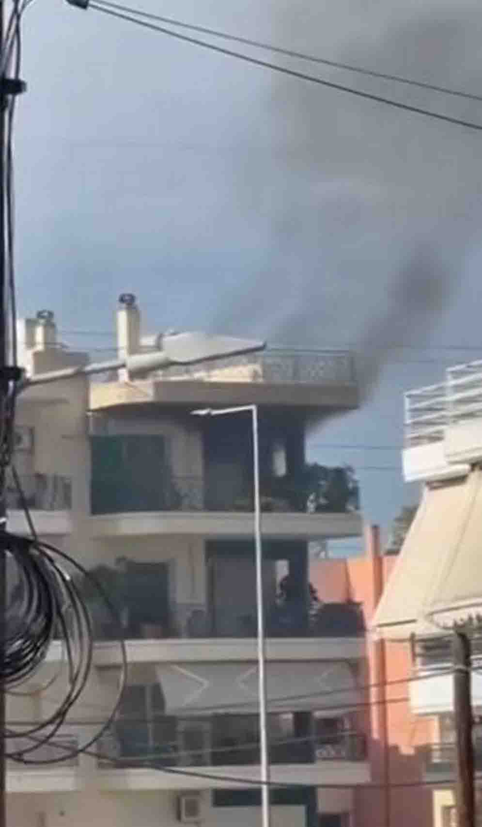 πυρκαγιά, φωτιά, Πάτρα, πρώην ΑΤΕΙ Πατρών, φωτιά σε σπίτι, φωτιά σε μπαλκόνι, Πυροσβεστική, μαύροι καπνοί, άμεση επέμβαση, σώθηκε διαμέρισμα, περιοχή Πανεπιστημίου Πατρών, πυρκαγιά Πάτρα σήμερα, fire, Patras, former TEI Patras, house fire, balcony fire, Patras Fire Department, black smoke, immediate intervention, apartment saved, university area Patras, Greece fire news,