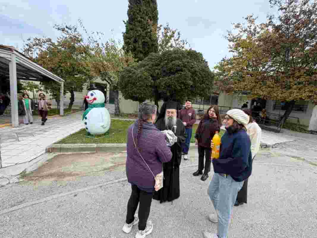 Μητροπολίτης Πατρών Χρυσόστομος, Metropolitan Chrysostomos of Patras, Επισκέψεις Χριστούγεννα, Christmas visits, Ιδρύματα Πατρών, Patras institutions, Δώρα αγάπης, gifts of love, Ποιμαντορική επίσκεψη, pastoral visit, Χριστούγεννα 2025, Christmas 2025, Άσυλο Ανιάτων Πατρών, Patras Incurables Asylum, Κιβωτός της Αγάπης, Ark of Love, Κωνσταντοπούλειο Ευγηρείο, Konstantinopouleio Geriatric Home, Ίδρυμα Μέριμνα, Merimna Foundation, Καραμανδάνειο Νοσοκομείο Παίδων, Karamandaneio Children's Hospital, Φιλανθρωπικό έργο Μητρόπολης, Metropolitan charity work, Κοινωνικές δομές Πάτρα, Patras social structures, Εκκλησιαστικά νέα Πάτρα, Patras Church news, Τοπική Εκκλησία, local Church, Θρησκευτικές ειδήσεις, religious news, Χριστουγεννιάτικες ευχές, Christmas wishes, Σεβασμιώτατος, His Eminence, Μητρόπολη Πατρών,