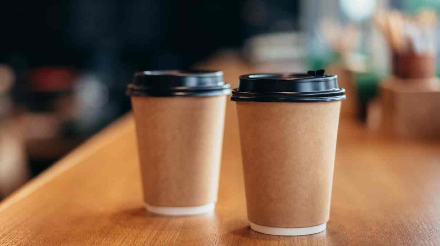 Ελληνικά, English Εστίαση, Food service Καφές take away, Take away coffee Καφές σε πλαστικό, Coffee in plastic cup Λιανικό εμπόριο καφέ, Retail coffee sales Πώληση καφέ λιανική, Retail coffee selling Μόδα καφέ λιανεμπορίου, Retail coffee trend Αθέμιτος ανταγωνισμός καφές, Unfair coffee competition Πλήγμα εστίαση, Food service sector hit Παντοπωλεία καφές, Grocery coffee Μίνι μάρκετ καφές, Mini market coffee Ψιλικατζίδικα καφές, Convenience store coffee Ποτό σε πλαστικό, Drink in plastic cup Κλάδος καφεστίασης, Coffee catering industry ΣΚΕΑΝΑ,