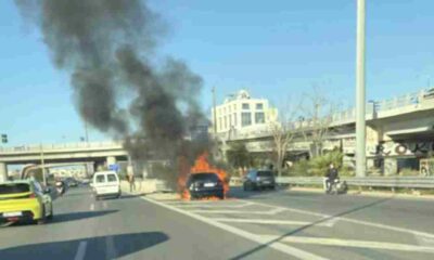 φωτιά αυτοκίνητο Ποσειδώνος, φωτιά Μοσχάτο, τροχαίο Ποσειδώνος, μποτιλιάρισμα Ποσειδώνος, διακοπή κυκλοφορίας, Πυροσβεστική, καμένο αυτοκίνητο, Poseidonos fire, Moschato car fire, car on fire Poseidonos Avenue, traffic congestion Athens, road closure Poseidonos, Fire Department incident, burnt car Moschato,
