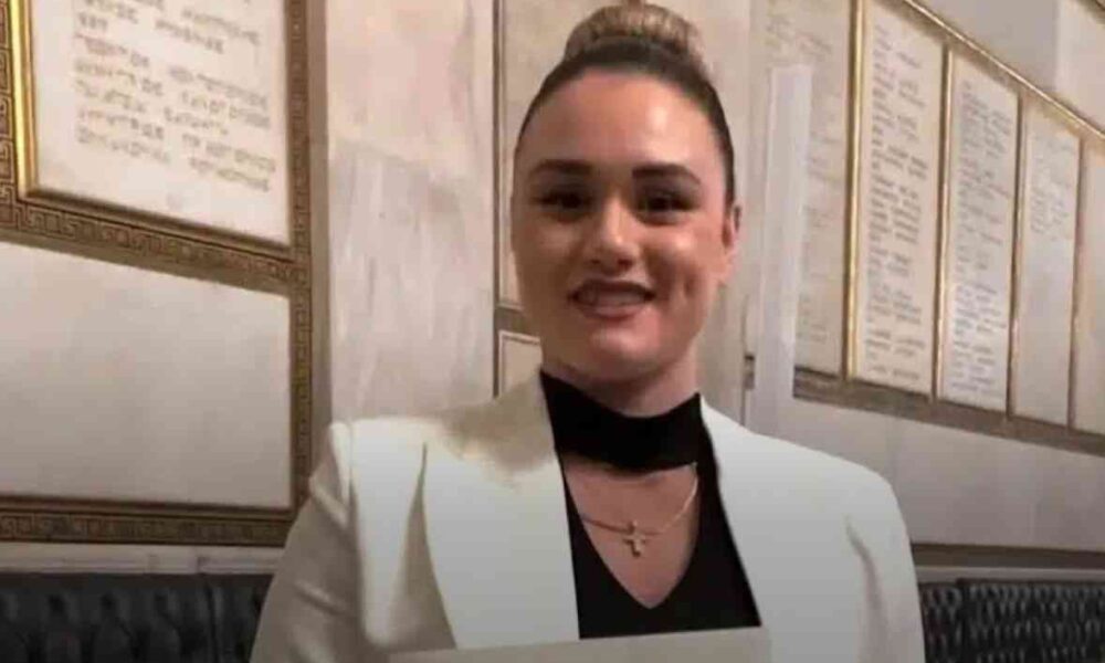 Παναγιώτα Διαμάντη, Panagiota Diamanti, Global Teacher Prize, Global Teacher Prize 2025, Φουρνά Ευρυτανίας, Fourna Evrytania, Ελληνική δασκάλα, Greek teacher, Κορυφαίοι 50 εκπαιδευτικοί, Top 50 educators, UNESCO Varkey Foundation, Εκπαιδευτικός διάκριση, Education award, Δημοτικό σχολείο Φουρνά, Fourna Primary School, Αναγέννηση σχολείου, School revival, Πρόσωπα της Χρονιάς Πάτρα,