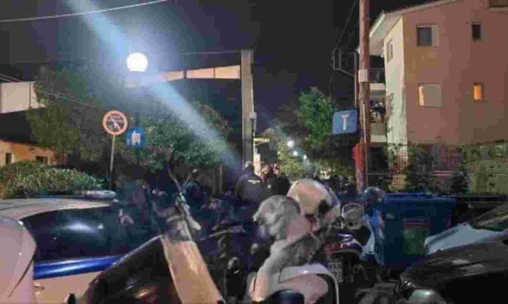 Πανελλήνια Πρωταθλήματα Πυγμαχίας, Κλειστό Γυμναστήριο Παναγίας Αλεξιώτισσας, επεισόδια φιλάθλων, σύρραξη οπαδών, οπαδική βία, Πάτρα, ταραχές, αστυνομική κινητοποίηση, πυγμαχία, ποδόσφαιρο οπαδοί, ΕΛ.ΑΣ., ΔΙΑΣ, Patras Boxing Championships, Greek Boxing Elite, fan clashes, sports violence, fan riots, Patras gymnasium, football hooligans, Greek police mobilization,