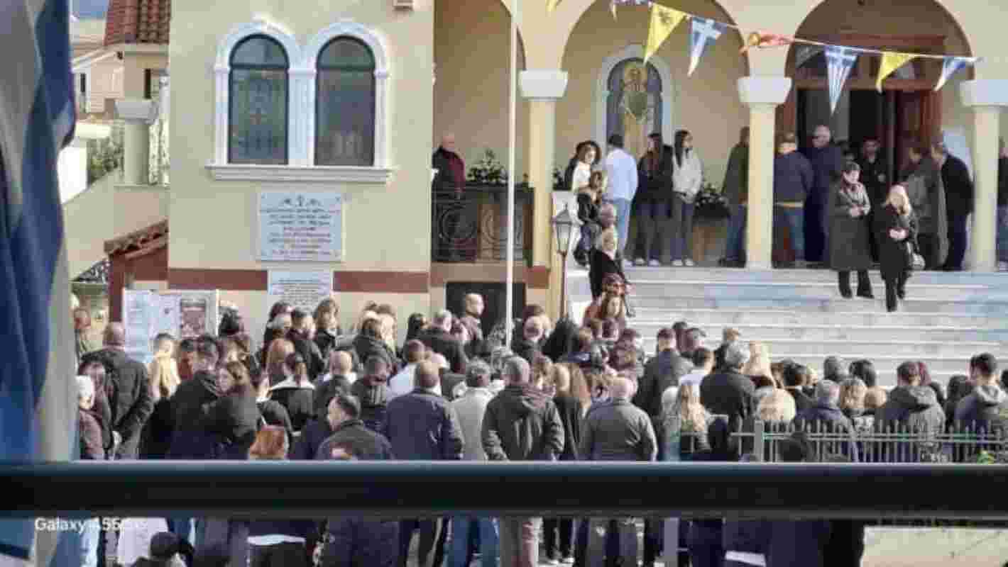 Αγγελική Δίβρη, Angeliki Divri, Πάτρα, Patras, κηδεία, funeral, 10ο Λύκειο Πατρών, 10th High School Patras, Κρύα Ιτεών, θάνατος μαθήτριας, student death, πένθος, mourning, θρήνος Πάτρα, Patras tragedy, τελευταίο αντίο, final farewell, 17χρονη, 17-year-old girl, ειδήσεις Πάτρα,