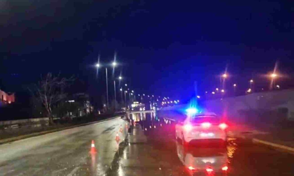 Πάτρα, Patras, Ακτή Δυμαίων, Akti Dymaion, πλημμύρα Πάτρα, Patras flood, κακοκαιρία, storm, κλειστοί δρόμοι, closed roads, κίνηση τώρα, Patras traffic, Ελευθερίου Βενιζέλου, Άγιοι Απόστολοι, ρεύμα προς Πύργο, road to Pyrgos, ειδήσεις Πάτρα,