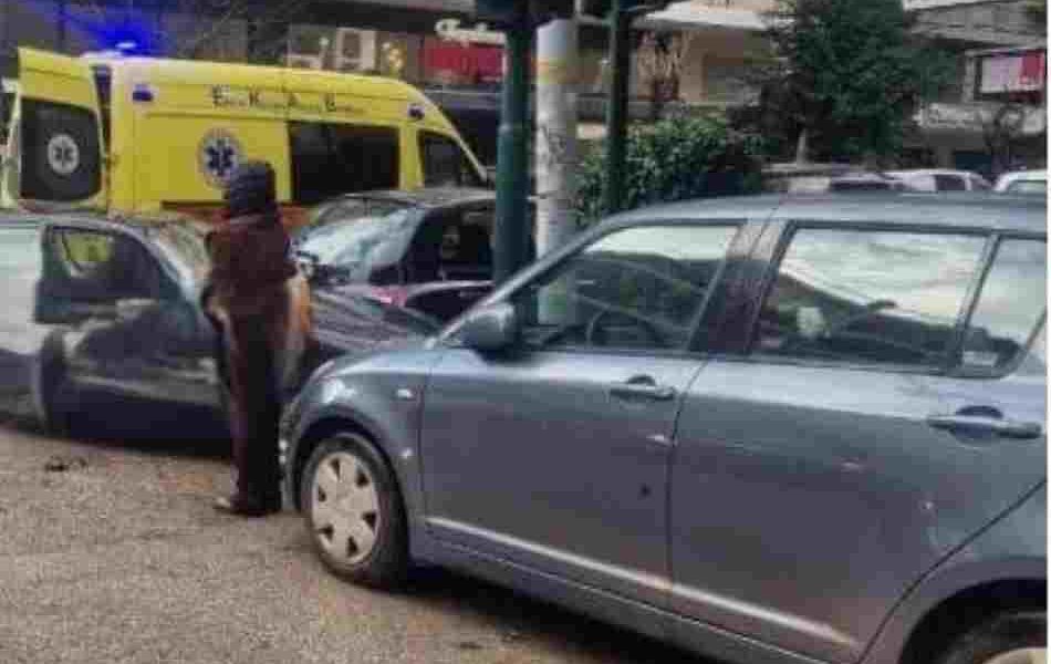 Τροχαίο Πάτρα, Πάτρα ειδήσεις, σύγκρουση οχημάτων, οδός Κορίνθου, οδός Σμύρνης, παραβίαση προτεραιότητας, τροχαίο ατύχημα, Τροχαία Πατρών, τραυματισμός, ειδήσεις τώρα Πάτρα, car accident Patras, Patras news, traffic accident Greece, Korinthou street Patras, Smyrnis street, car crash, road safety Greece,