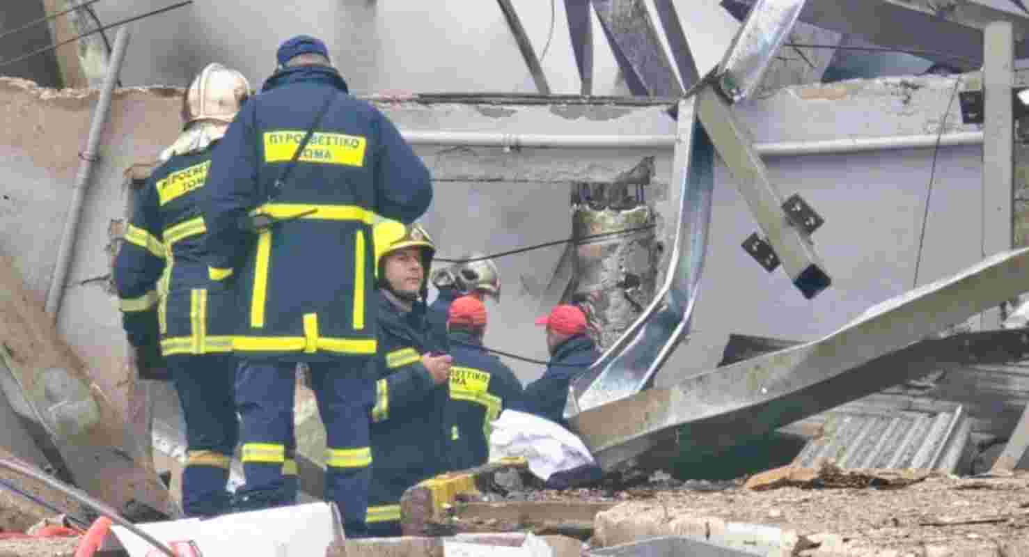 Τρίκαλα, Trikala, Βιολάντα, Violanta, μπισκοτοβιομηχανία, biscuit factory, εργοστάσιο Βιολάντα, Violanta factory, φωτιά, fire, έκρηξη, explosion, πυρκαγιά, blaze, τραγωδία, tragedy, δυστύχημα, accident, νεκρές εργαζόμενες, casualties, θύματα, victims, αγνοούμενες, missing persons, Πυροσβεστική, Fire Department, έκτακτη είδηση, breaking news, εργατικό δυστύχημα,