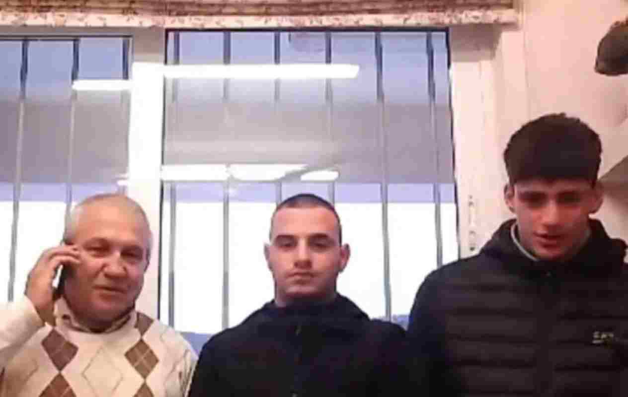 Νέα Μάκρη, μαθητές ήρωες, διάσωση ηλικιωμένων, φωτιά Νέα Μάκρη, αυτοθυσία μαθητών, απεγκλωβισμός, πυρκαγιά σε σπίτι, Γιώργος Σπύρος Ορφέας, ηρωική πράξη, Nea Makri, student heroes, elderly rescue, fire Nea Makri, brave students, house fire rescue, Greek students bravery,