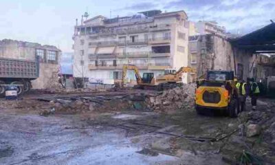 ΟΣΕ Πάτρα, κατεδάφιση μηχανοστασίου, σιδηροδρομική ιστορία, παλιό μηχανοστάσιο Πάτρα, σημαφόρος ΟΣΕ, Σιδηροδρομικό Μουσείο, τρένα Πάτρα, βιομηχανική κληρονομιά, OSE Patras, railway depot demolition, Patras train station, railway history Greece, OSE locomotive shed, railway semaphore, vintage trains Greece, industrial heritage Patras, railway nostalgia, OSE museum Athens,