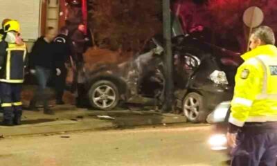 Τροχαίο Πάτρα, Παραλία Πατρών, τροχαίο ατύχημα τώρα, Αχαϊκό Χωριάτικο, εκτροπή οχήματος, σοβαρό τροχαίο, ειδήσεις Πάτρα, Τροχαία Πατρών, ΕΚΑΒ, Πυροσβεστική Πάτρα, νεαρά άτομα χωρίς αισθήσεις, Παλαιά Εθνική Οδός Πατρών Πύργου, Car accident Patras, Paralia Patron, road accident Greece today, fatal crash Patras, Patras news, emergency services Patras, traffic accident young victims, car crash pole impact,