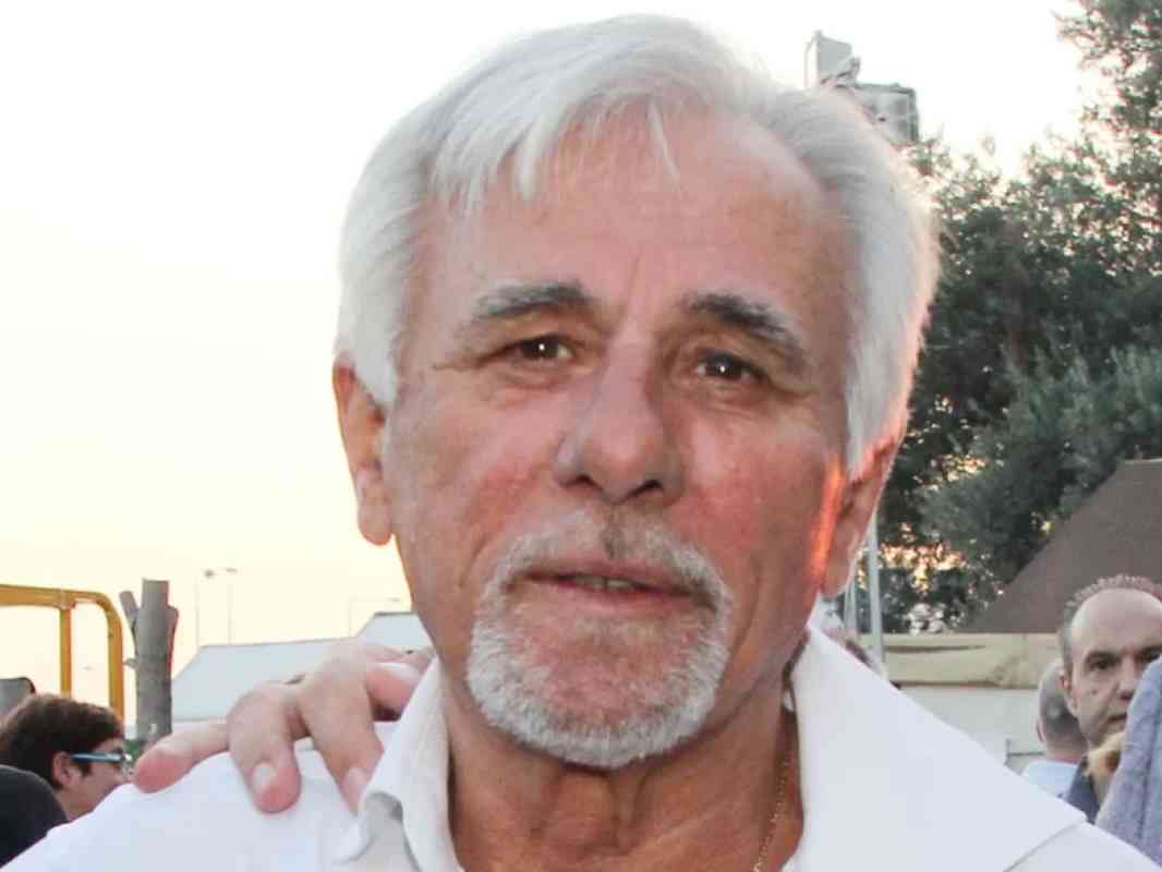 Σπύρος Καρατζαφέρης, Spyros Karatzaferis, θάνατος, death, απεβίωσε, passed away, δημοσιογράφος, journalist, Γιώργος Καρατζαφέρης, Georgios Karatzaferis, Ελευθεροτυπία, Eleftherotypia, ρεπορτάζ, reporting, αποκαλυπτική δημοσιογραφία, investigative journalism, αστυνομικό ρεπορτάζ, crime reporting, πολιτικό ρεπορτάζ, political reporting, εκδότης, publisher, εφημερίδα Αθηναϊκή, Athinaiki newspaper, εφημερίδα Σφήνα, Sfina newspaper, Star Channel, διευθυντής ειδήσεων, news director, ελληνικά ΜΜΕ, Greek media, Μεταπολίτευση,