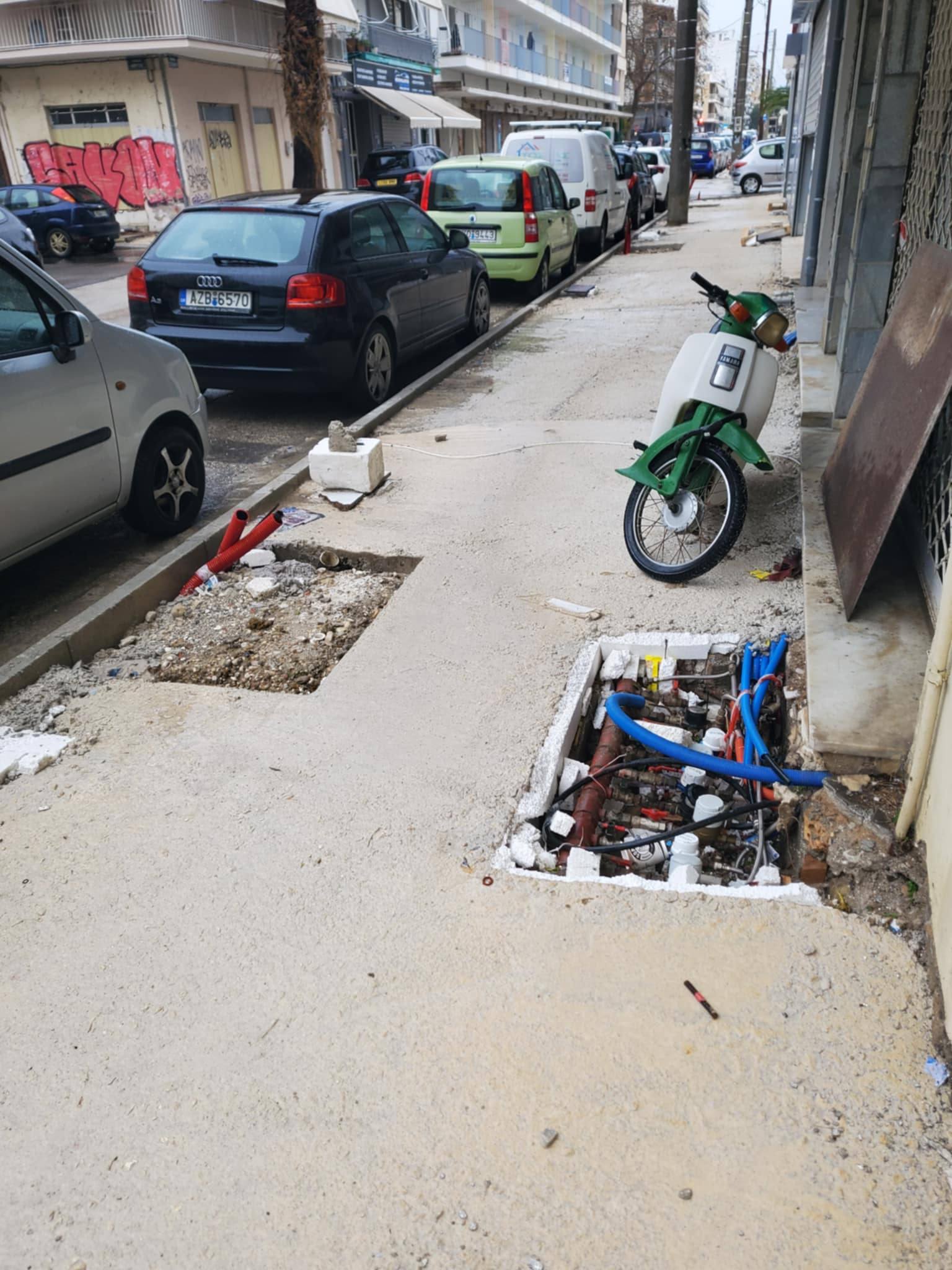 Μπορεί να είναι εικόνα σκούτερ, μοτοσικλέτα και κείμενο