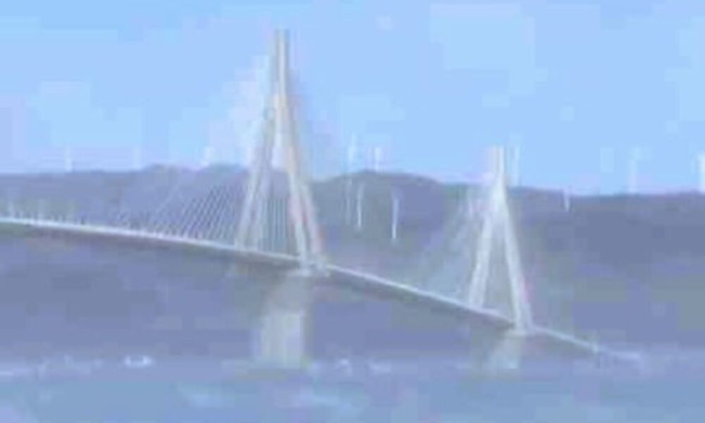 Πάτρα, κακοκαιρία, θυελλώδεις άνεμοι, πτώσεις δέντρων, Ρίο-Αντίρριο, Γέφυρα Χαρίλαος Τρικούπης, προβλήματα κυκλοφορίας, υλικές ζημιές, εγκλωβισμοί, πυροσβεστική Πάτρα, Patras, extreme weather, gale force winds, falling trees, Rio-Antirrio ferry, Rio-Antirrio bridge, traffic restrictions, storm damage, Patras news today,