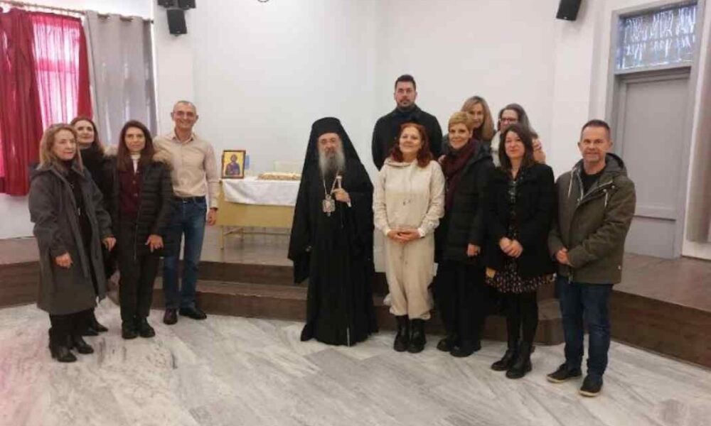 Γυμνάσιο Σαραβαλίου, Μητροπολίτης Πατρών Χρυσόστομος, Τρεις Ιεράρχες, κοπή πίτας 2026, Πάτρα, σχολικές εκδηλώσεις, Παιδεία και Ορθοδοξία, Γεώργιος Γιωτόπουλος, δευτεροβάθμια εκπαίδευση Πάτρας, Saravali Junior High School, Metropolitan of Patras Chrysostomos, Three Holy Hierarchs, school pita cutting 2026, Patras Greece, school events, Education and Orthodoxy, Greek education,