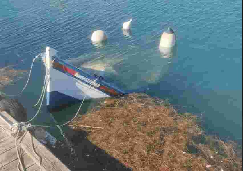 Μαρίνα Πατρών, Δήμος Πατρέων, βύθιση σκάφους, Παναγιώτης Συρμής, καταγγελία Δήμαρχος Πατρέων, Τα Φιλαράκια σκάφος, εγκατάλειψη υποδομών, ασφάλεια Μαρίνας, λιμενικά τέλη Πάτρα, προβλήματα Πάτρας, παρακμή πόλης, αποζημίωση σκάφους, Patras Marina, Patras Municipality, boat sinking, Panagiotis Syrmis, complaint against Mayor, Marina infrastructure failure, boat safety Patras, Patras port negligence, municipal indifference, collectible boat damage, Greece marina issues,