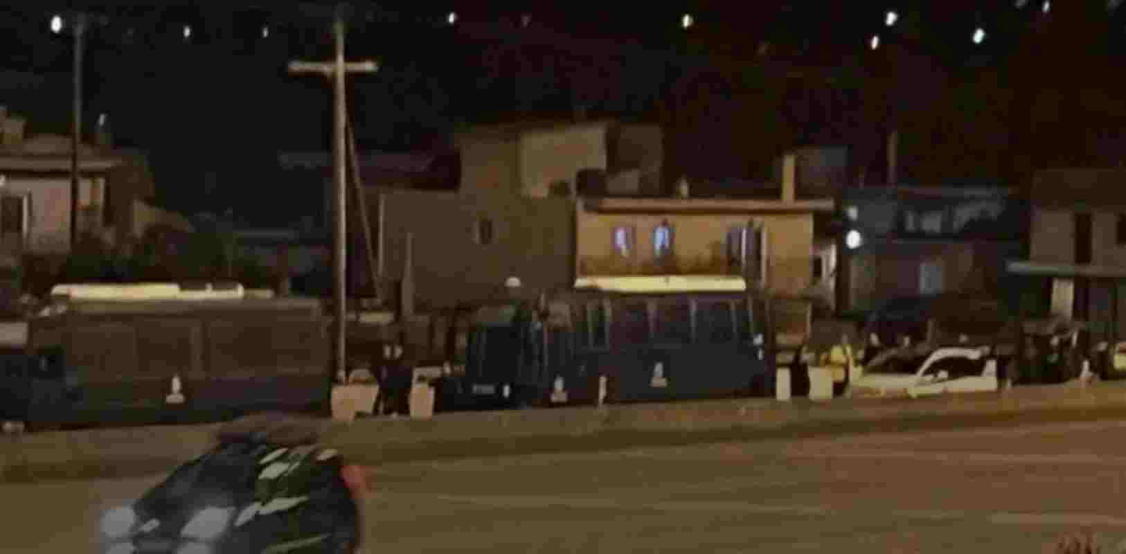 Αγρότες, κινητοποιήσεις, μπλόκα, Γέφυρα Ρίου Αντιρρίου, διόδια, Αστυνομία, αστυνομικές δυνάμεις, κλούβες, γερανοφόρα, περιπολικά, Αντίρριο, Αχαΐα, άνοιγμα διοδίων, κλιμάκωση, Πέμπτη, κυβερνητικές ανακοινώσεις, Ρίο, αποκλεισμός, φρούριο, Farmers, protests, blockades, Rio Antirrio Bridge, tolls, Police, police forces, riot police vans, crane vehicles, patrol cars, Antirrio, Achaea, opening tolls, escalation, Thursday, government announcements, Rio, closure, security, stronghold, Αγρότες κινητοποιήσεις, Farmers protests, Γέφυρα Ρίου Αντιρρίου διόδια, Rio Antirrio Bridge tolls, αστυνομικές δυνάμεις κλούβες, police forces riot vans, μπλόκα αγροτών, farmers blockades, Αντίρριο Αστυνομία, Antirrio Police, κλιμάκωση Πέμπτη, escalation Thursday, άνοιγμα διοδίων