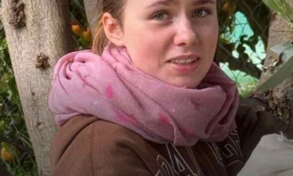 Εξαφάνιση Λόρα, Patras Missing Laura, Λόρα 16χρονη Γερμανία, Missing German Teenager Greece, Εξαφάνιση Πάτρα Αθήνα, Patras Athens Disappearance, 16χρονη Λόρα, Laura Teenager Missing, Χαμόγελο του Παιδιού, The Smile of the Child, Βίντεο Λόρα ηλικιωμένος, Laura video elderly man, Αναζήτηση ανήλικης, Search for missing minor, Ταξί Αθήνα Λόρα, Taxi Athens Laura