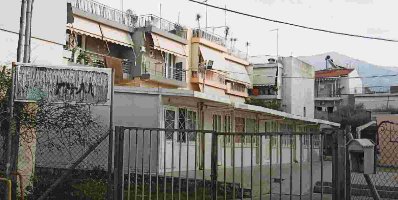 Ζαρουχλέικα, Zarouchleika, δημοτικό σχολείο Πάτρα, elementary school Patras, σχολικά κοντέινερ, school containers, σχολική στέγη, school housing, 24ο Δημοτικό Σχολείο Πάτρας, 24th Primary School Patras, προβλήματα παιδείας, education issues Greece, πρόγραμμα Γιαννάκου, Giannakou education program, κτίρια προκάτ, prefab school buildings, σχολικές υποδομές, school infrastructure, Νίκος Γκίτσης, Nikos Gitsis, Πολιτεία εφημερίδα, Politeia newspaper, Πάτρα ειδήσεις, Patras news