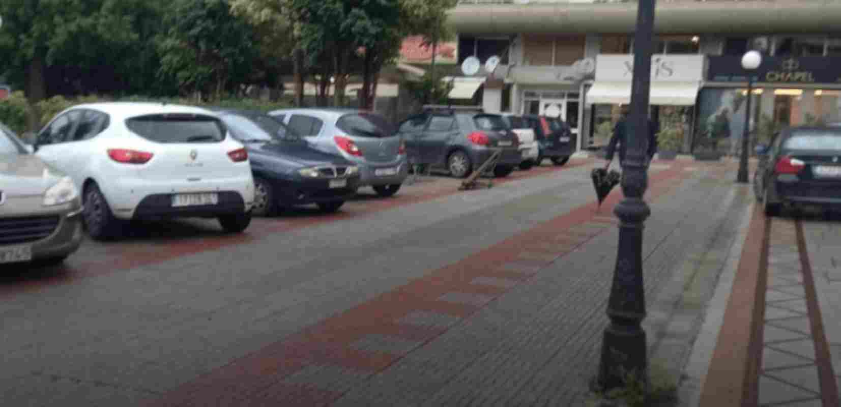 Αγία Σοφία Πάτρα, παράνομο πάρκινγκ Πάτρα, πεζόδρομοι Πάτρας, κατάληψη δημόσιου χώρου, αδιαφορία τροχαίας Πάτρα, προβλήματα κατοίκων Πάτρα, αυθαιρεσία οδηγών, πλατεία Αγίας Σοφίας Πάτρα, παράνομη στάθμευση, αστική υποβάθμιση Πάτρα, καταγγελίες πολιτών Πάτρα, Δημοτική Αστυνομία Πάτρας, προσβασιμότητα πεζών Πάτρα, Agia Sofia Patras, illegal parking Patras Greece, pedestrian zones Patras, public space violation Patras, traffic police Patras, Patras city center issues, illegal car parking Agia Sofia Patras, urban degradation Patras, Patras news, traffic violations Patras