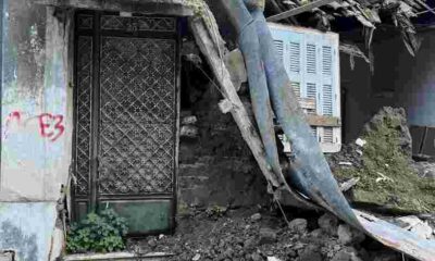 Πάτρα, Άνω Πόλη, οδός Βότσαρη, ετοιμόρροπο κτίριο, κατάρρευση κτιρίου, επικίνδυνα κτίσματα, καταγγελία κατοίκων, Δήμος Πατρέων, δημόσια ασφάλεια, μπάζα στο δρόμο, παλαιά οικία Πάτρα, ατύχημα περαστικών, Patras, Ano Poli, Votsari street, collapsing building, dangerous buildings Patras, building debris, public safety Greece, falling masonry, dilapidated house, Patras municipality, urban danger,