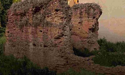 Αρχαιολογικός χώρος Πάτρα, Patras archaeological site, Ρωμαϊκά ευρήματα Πάτρα, Patras Roman finds, Εγκατάλειψη αρχαίων Πάτρα, Abandonment of ancient sites Patras, Ασημάκη Φωτήλα αρχαία, Asimaki Fotila ancient ruins, Υπουργείο Πολιτισμού Πάτρα, Ministry of Culture Greece Patras, Υφυπουργός Πολιτισμού Αχαΐας, Achaea Deputy Minister of Culture, Καθαρισμός αρχαιολογικών χώρων, Cleaning archaeological sites, Ανάδειξη αρχαιολογικής κληρονομιάς, Archaeological heritage promotion, Ύστερη Αρχαιότητα Πάτρα, Late Antiquity Patras, Βύρωνος αρχαιολογικά ευρήματα, Vyronos street archaeological findings, Εγκατάλειψη Ρωμαϊκών ευρημάτων Πάτρα, Patras Roman ruins overgrown, Ευθύνη Εφορείας Αρχαιοτήτων καθαρισμός, Ephorate of Antiquities cleaning responsibility, Ανάγκη ανάδειξης Ρωμαϊκής Πάτρας, Need for Patras Roman heritage promotion, Αρχαιολογικοί χώροι Πάτρας "βοσκοτόπι",