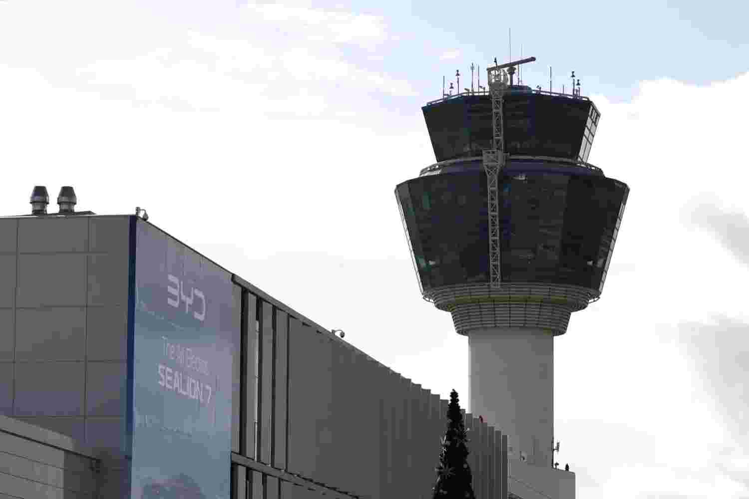 FIR Αθηνών, Athens FIR, Υπουργείο Υποδομών και Μεταφορών, Ministry of Infrastructure and Transport, Χρίστος Δήμας, Christos Dimas, Υπηρεσία Πολιτικής Αεροπορίας, Hellenic Civil Aviation Authority, ΥΠΑ, HCAA, Αρχή Πολιτικής Αεροπορίας, ΑΠΑ, αεροναυτιλία, air navigation, ασφάλεια πτήσεων, flight safety, τηλεπικοινωνίες αεροναυτιλίας, aeronautical telecommunications, ΚΕΠΑΘΜ, ATCC Athens, ψηφιακός θόρυβος, digital noise, αποσυγχρονισμός δικτύου, network desynchronization, τεχνολογία SDH, SDH technology, μετάβαση σε VoIP, VoIP migration, σύστημα VCS RCS, VCS RCS system, ραδιοσυχνότητες, radio frequencies, πόρισμα επιτροπής, committee report, ΟΤΕ, OTE Group, EUROCONTROL, EASA, διακοπή συχνοτήτων, frequency outage, κυβερνοασφάλεια, cybersecurity