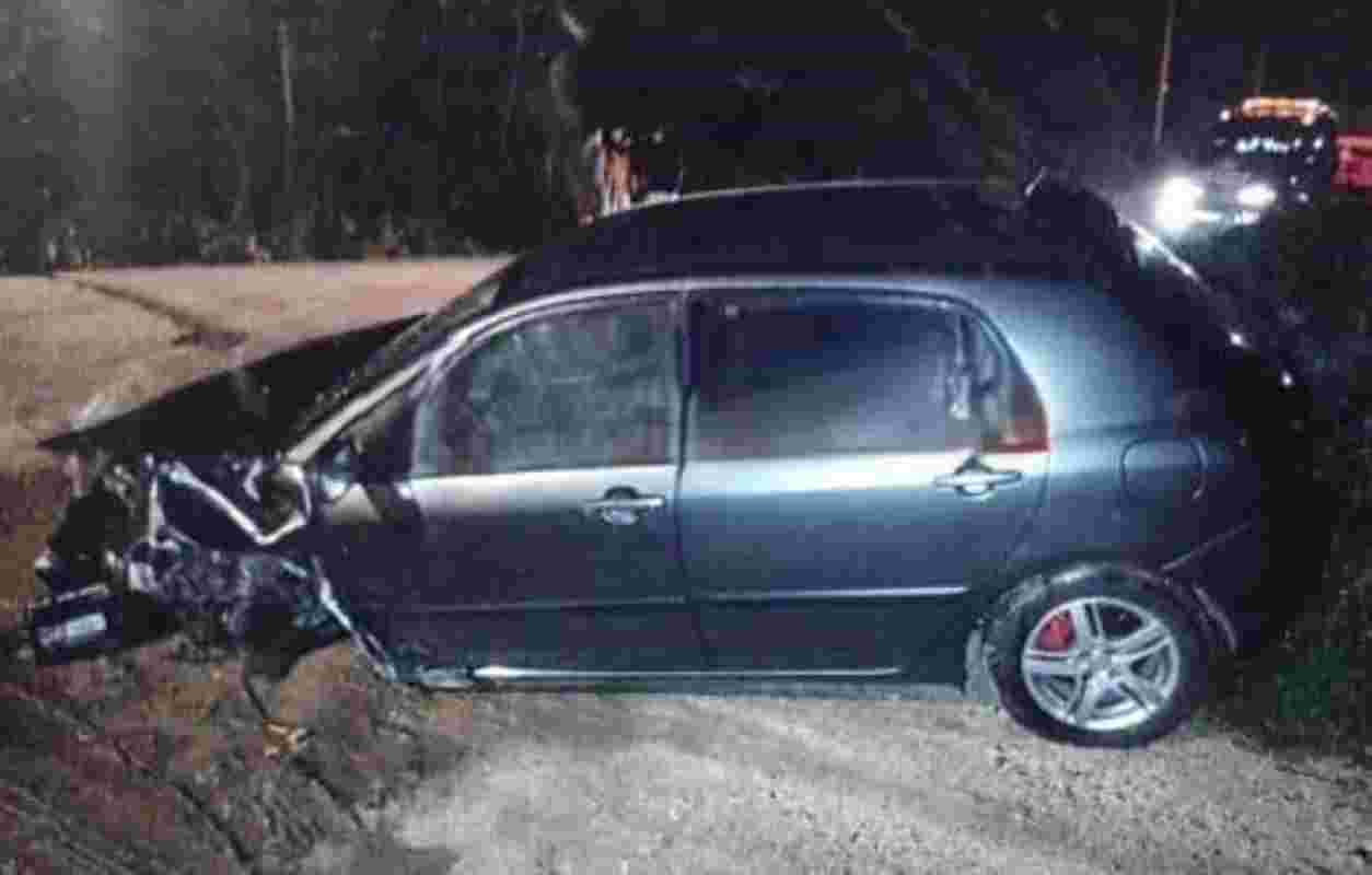 Αγιοβλασσίτικα Αχαΐας τροχαίο, Αγιοβλασσίτικα σύγκρουση, τέσσερις τραυματίες, σοβαρό ατύχημα Πάτρα, Τροχαία Πάτρα, μακελειό δρόμος, σφοδρή σύγκρουση οχημάτων, Αγιοβλασσίτικα μετά τα μεσάνυχτα, Achaia car accident, Agiovlassitika crash, four injured, severe car collision, Patras road incident, midnight accident Greece, wreckage vehicles, traffic police investigation, serious injury Patras,